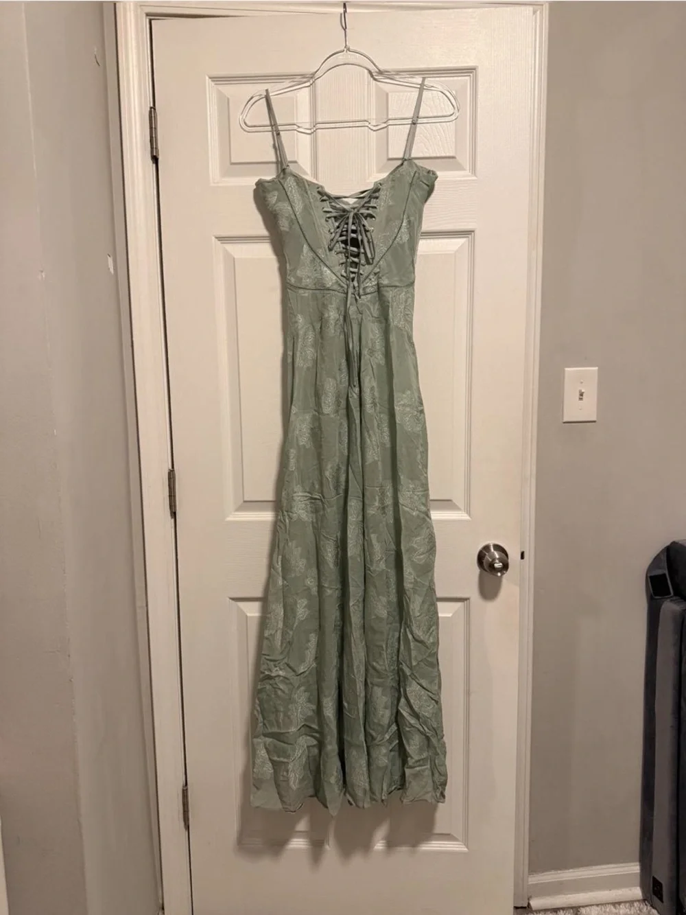 HOUSE OF CB Seren Pistachio Floral Lace Back Maxi Dress NWOT - Picture 6 of 8